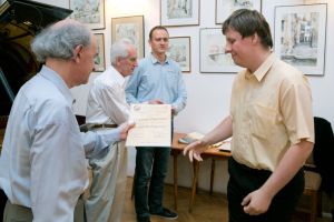Dyplom otrzymuje Michał Mędzkiewicz
